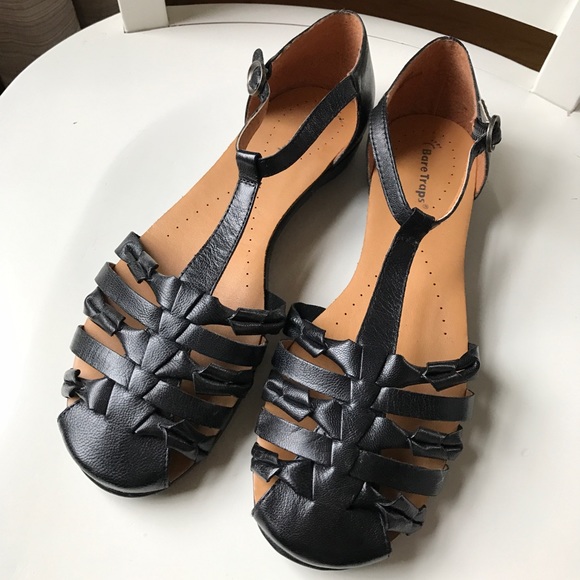 bare traps sandals